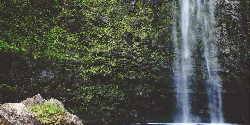 Natalia Fabio的旅行穿搭打包术：轻装出行且每天造型不重样的必备清单与Beauty Tips