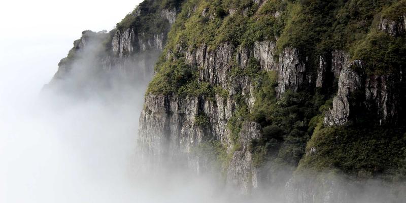 Natalia Fabio风格指南：打造融合旅行时尚与可持续理念的生活方式博客