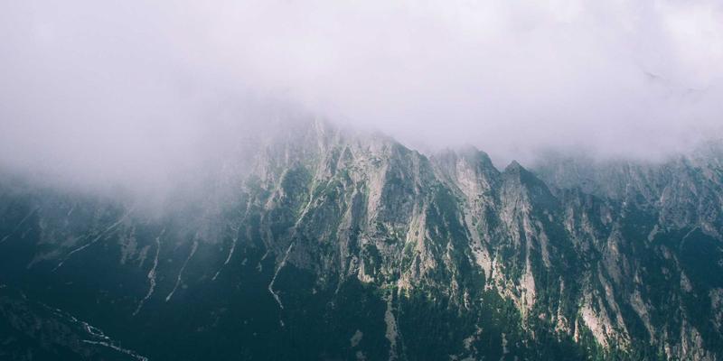 从个人博客到风格灵感源泉：聚焦大码、孕妈与银发族时尚的蓝海机遇