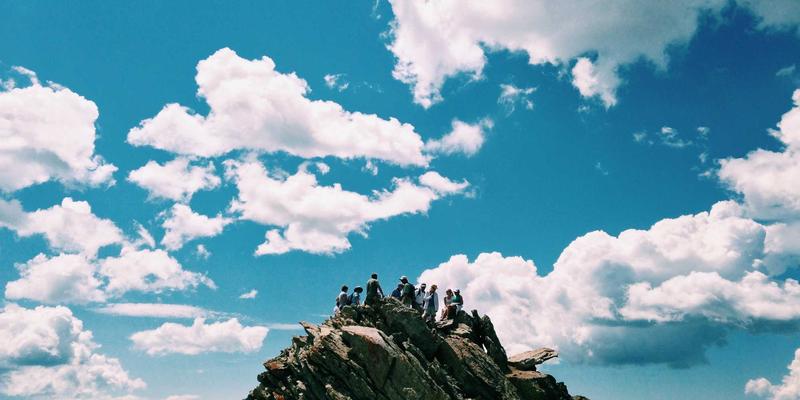 从旅行衣橱到日常灵感：时尚博主如何用穿搭记录世界